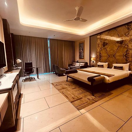 Talai  Lokesh Hotel מראה חיצוני תמונה