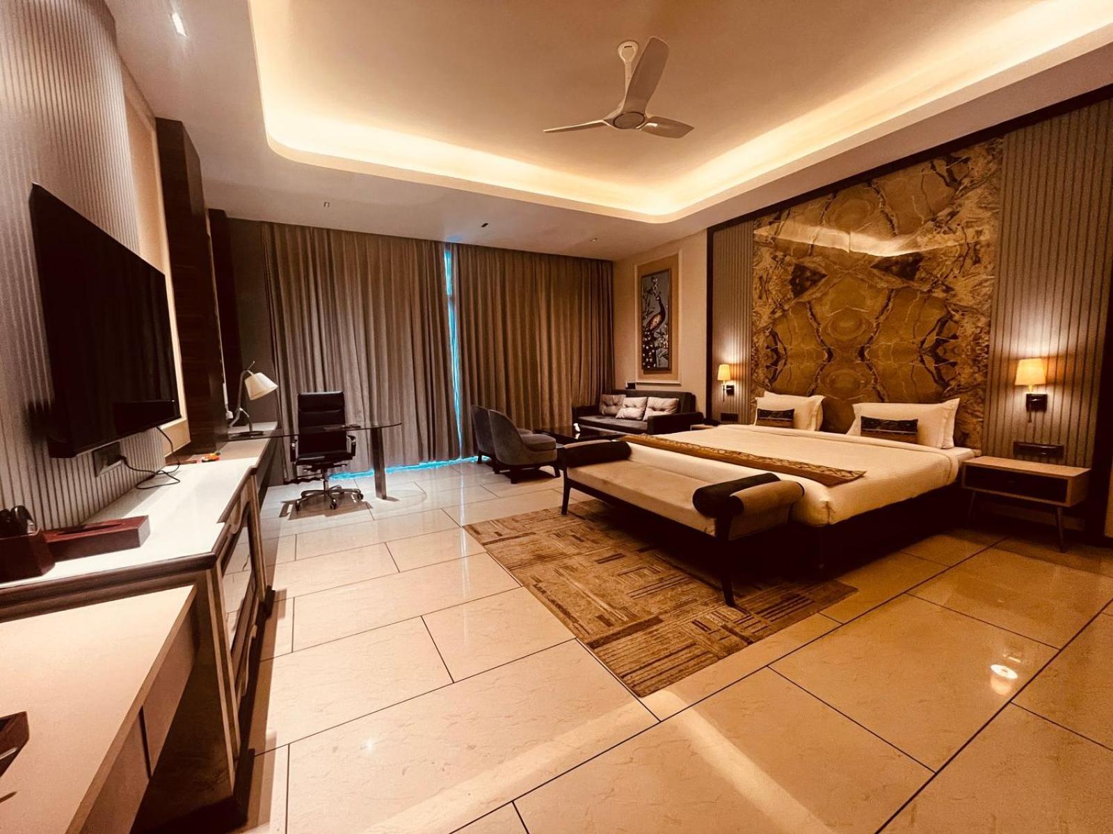 Talai  Lokesh Hotel מראה חיצוני תמונה